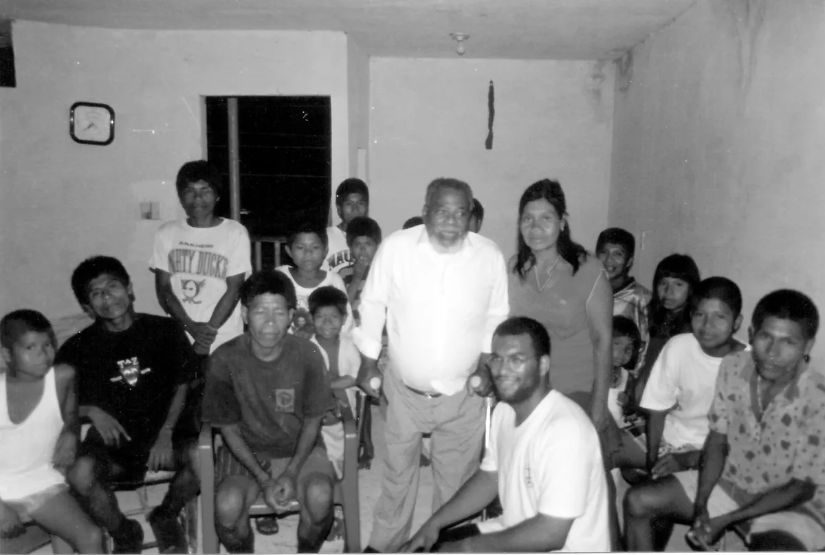 Arnoldo Palacios. Encuentro con jóvenes. Fotografía de Jota Palacios.