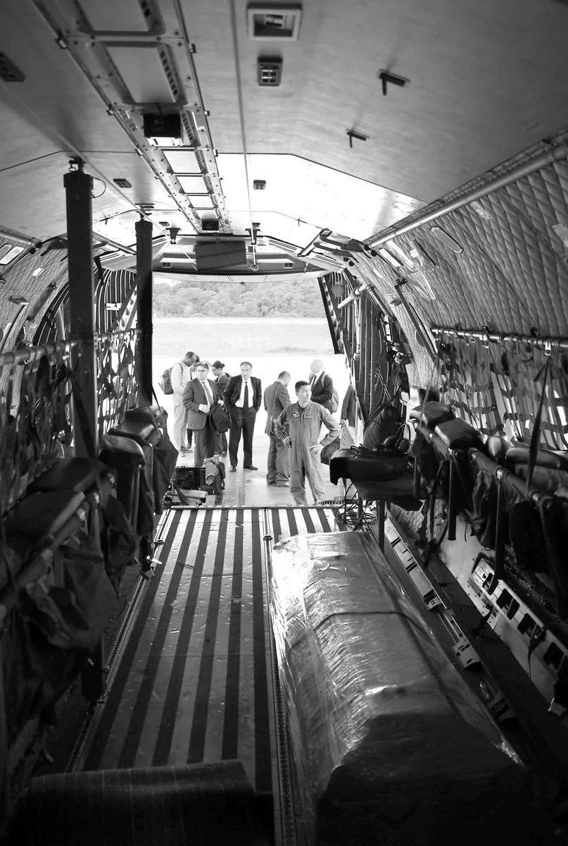 Arnoldo Palacios. El traslado al Chocó en un avión de la Fuerza Aérea, noviembre de 2015. Fotografía de Jota Palacios.